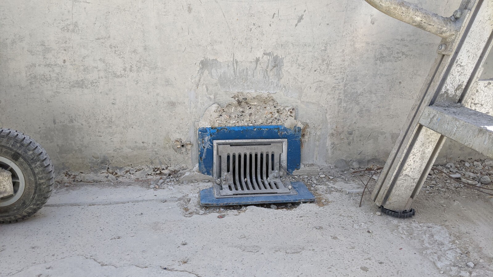 Grand Union parapet drain